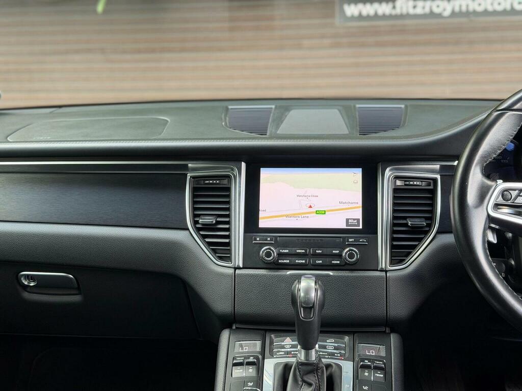 Porsche Macan Suv White #33