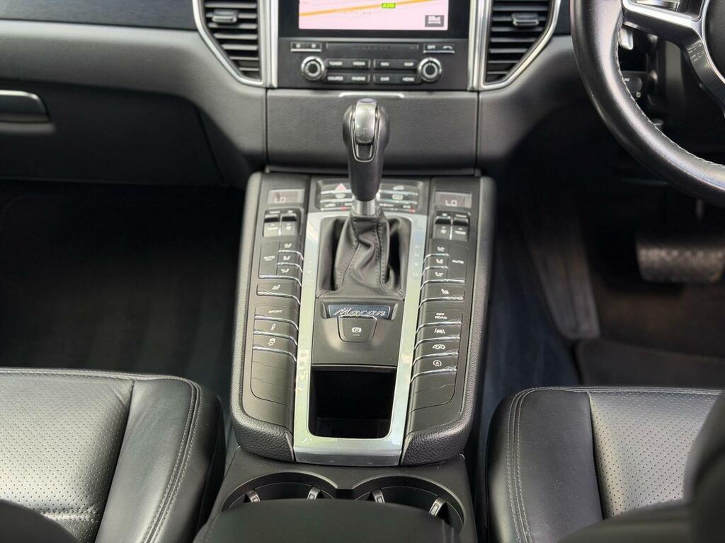 Porsche Macan Suv White #35
