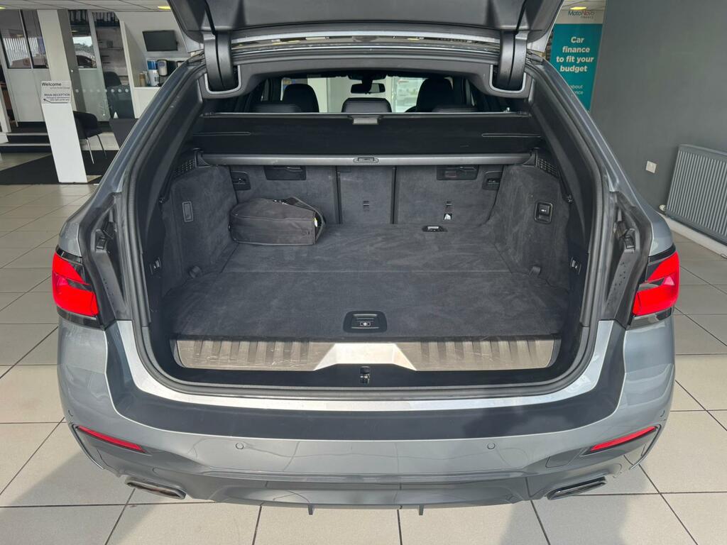 BMW 5 Series Estate YB72HFN Grey #6