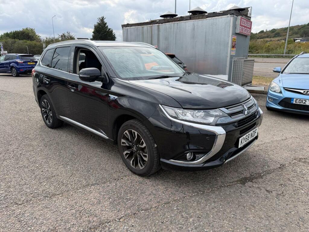 Mitsubishi Outlander 2.0H 12Kwh 4Hs Cvt 4Wd Euro 6 Ss Black