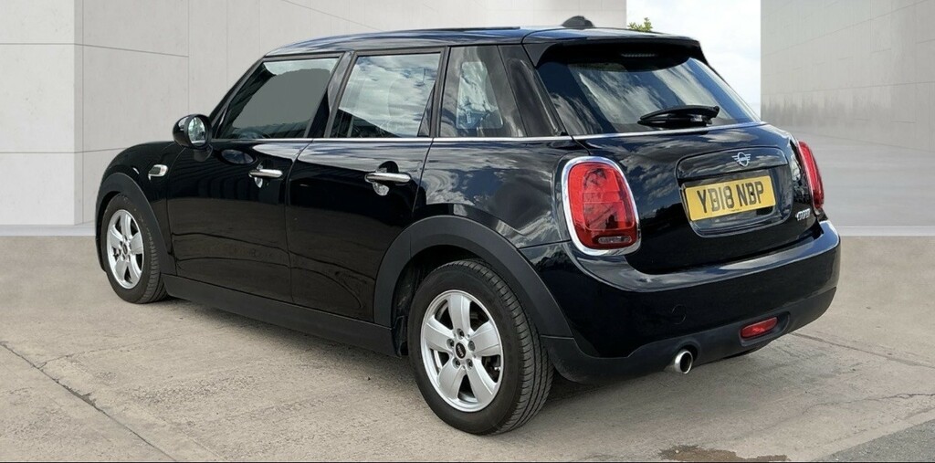 Mini Hatch 1.5 5-Door Hatch Cooper Black