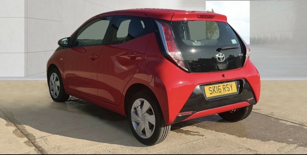 Toyota Aygo 1.0 Vvt-i X-play 2016 Red #3