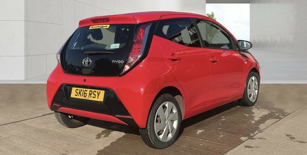 Toyota Aygo 1.0 Vvt-i X-play 2016 Red #2