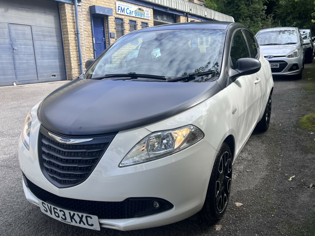 Chrysler Ypsilon 1.2 S-series Hatchback Euro 5 S SV63KXC White #3