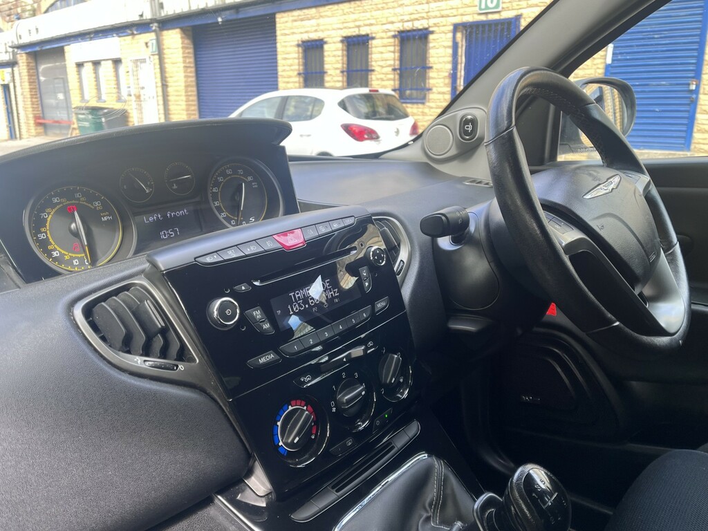 Chrysler Ypsilon Hatchback  #14