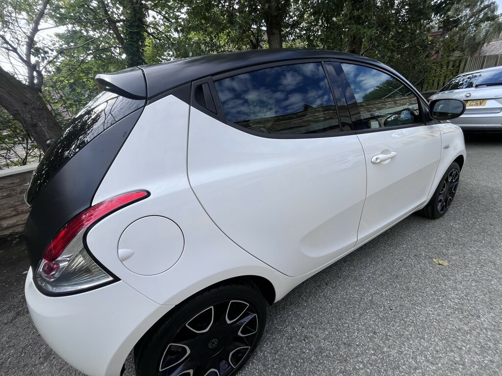 Chrysler Ypsilon Hatchback  #17