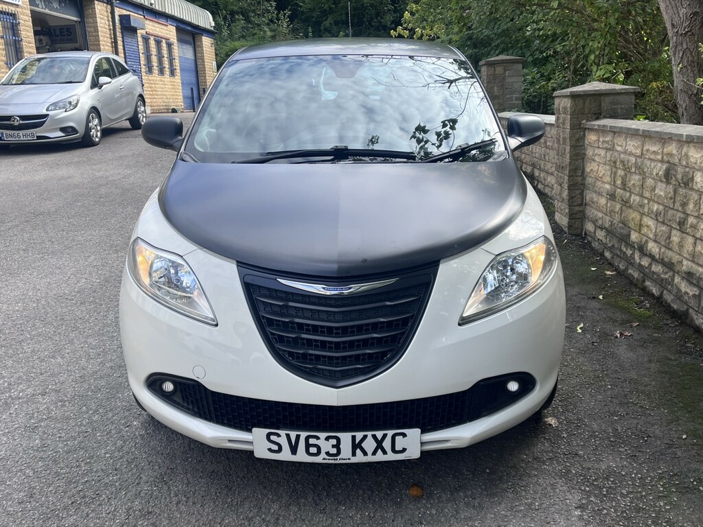 Chrysler Ypsilon 1.2 S-series Hatchback Euro 5 S SV63KXC White #2