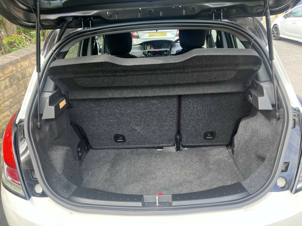 Chrysler Ypsilon Hatchback  #12