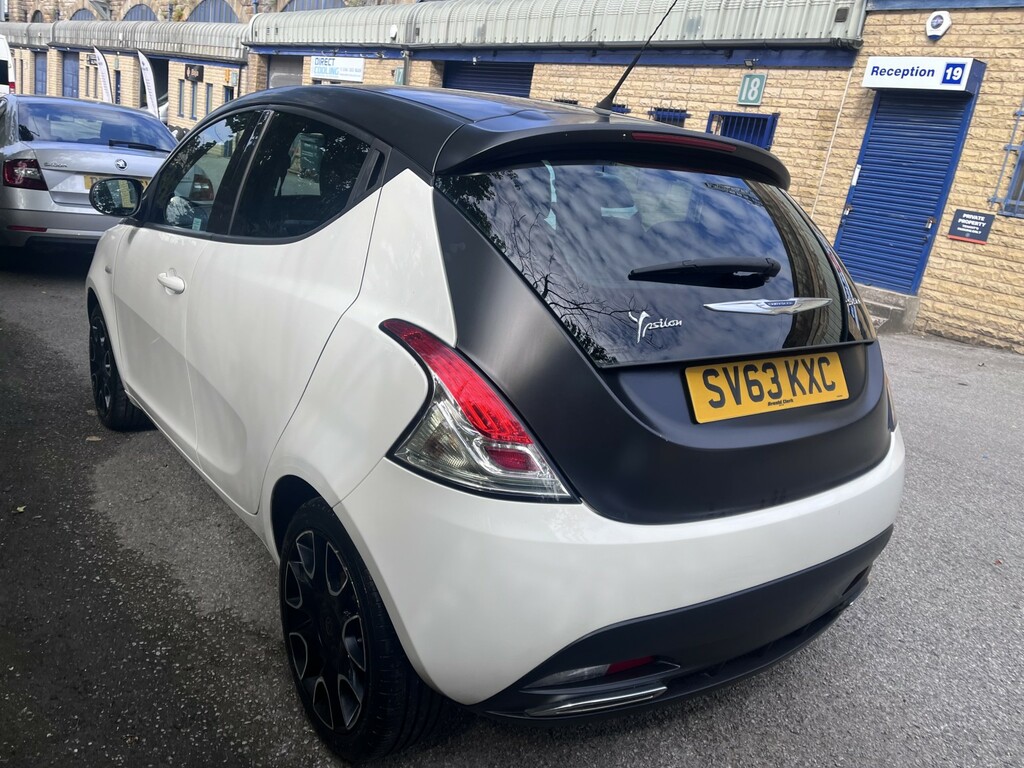 Chrysler Ypsilon 1.2 S-series Hatchback Euro 5 S SV63KXC White #4