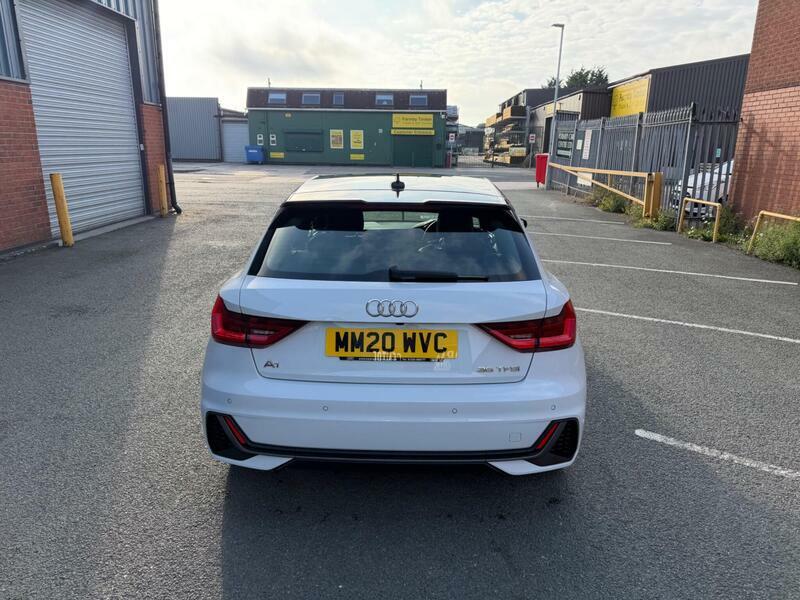 Audi A1 1.5-Tfsi-35-s-line-sportback-s-tronic-euro-6-ss White #4