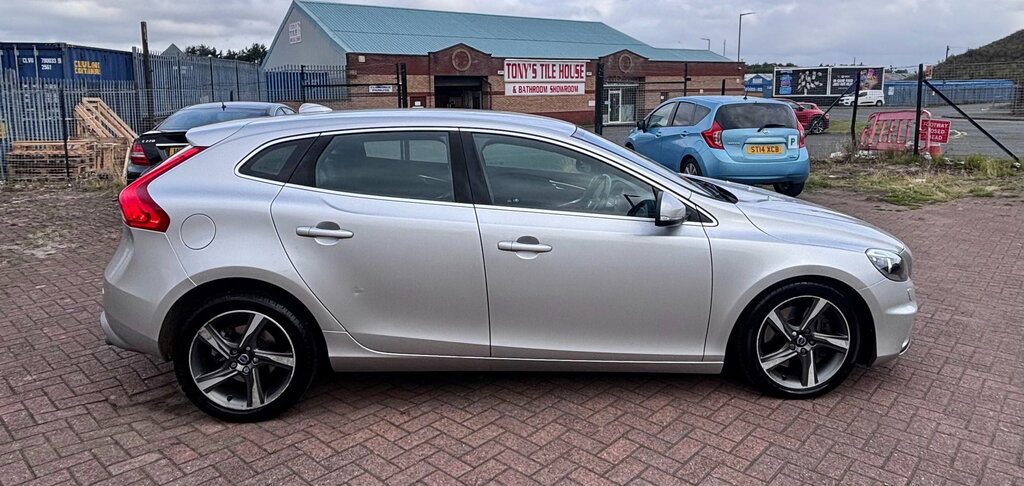 Volvo V40 2.0 D2 R-design Hatchback Euro 6 Silver #4
