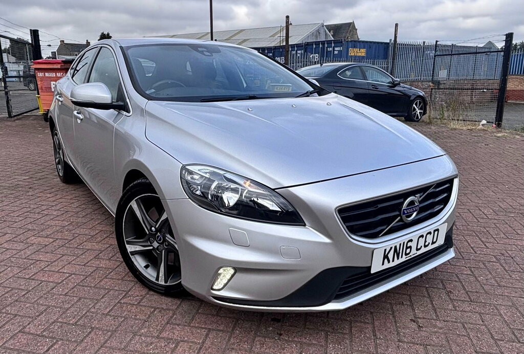 Volvo V40 2.0 D2 R-design Hatchback Euro 6 Silver