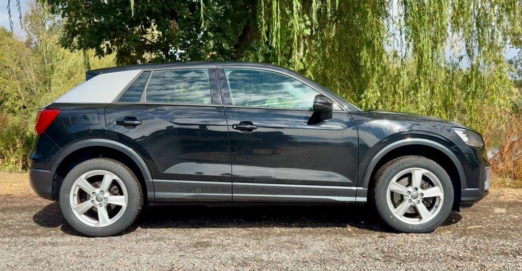 Audi Q2 Suv DC18LNT Black #5