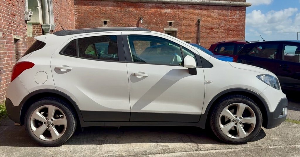 Vauxhall Mokka Suv RV65YKA White #2