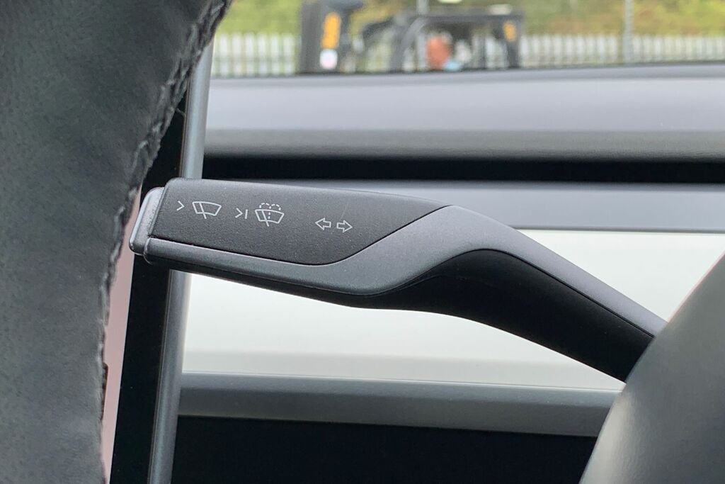 Tesla Model Y Long Range Awd LG23XMW Red #6