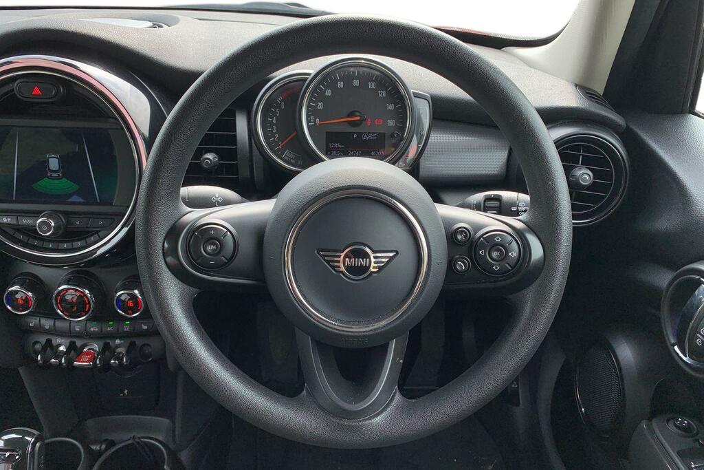 Mini Hatch 1.5 Cooper Classic II Comfortnav Pack NU70DGO Red #5