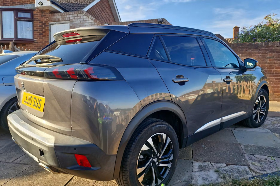 Peugeot 2008 1.2 Puretech 130 Allure Premium Eat8 YP70FRZ Grey #2
