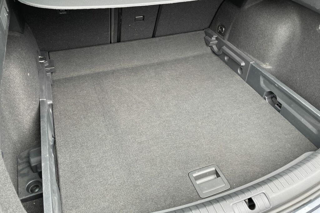 Seat Leon Hatchback White #28