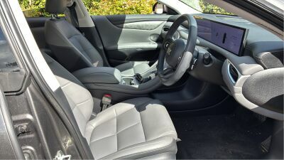MG IM5 217Kw Standard Range 75Kwh Silver #4