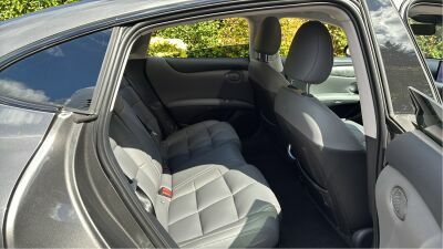 MG IM5 217Kw Standard Range 75Kwh Silver #5