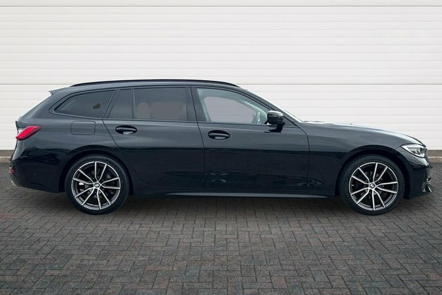 BMW 3 Series 318I Sport Touring YA21DZF Black #2