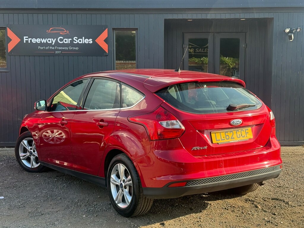 Ford Focus Hatchback 1.6 Zetec Hatchback Powershif LL62GCF Red #4