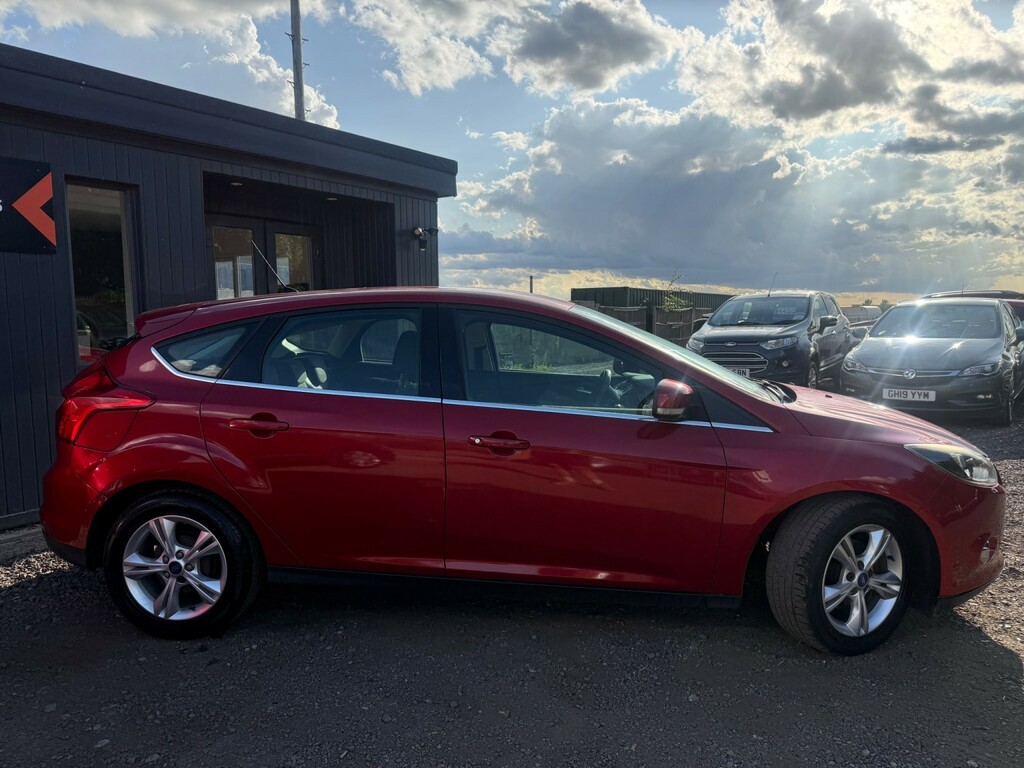 Ford Focus Hatchback 1.6 Zetec Hatchback Powershif LL62GCF Red #2