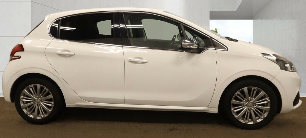 Peugeot 208 Hatchback 1.2 Puretech Allure Hatchback White #3