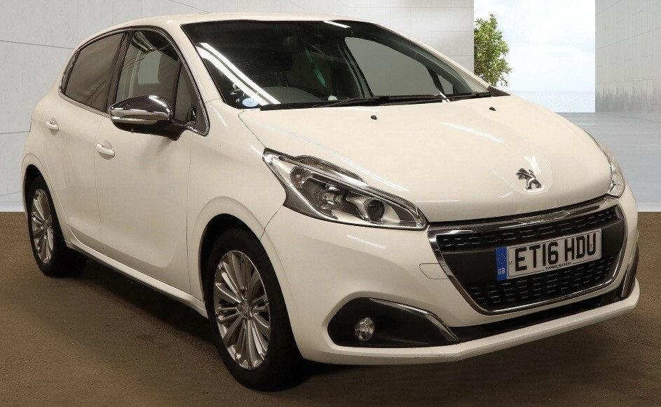 Peugeot 208 Hatchback 1.2 Puretech Allure Hatchback White
