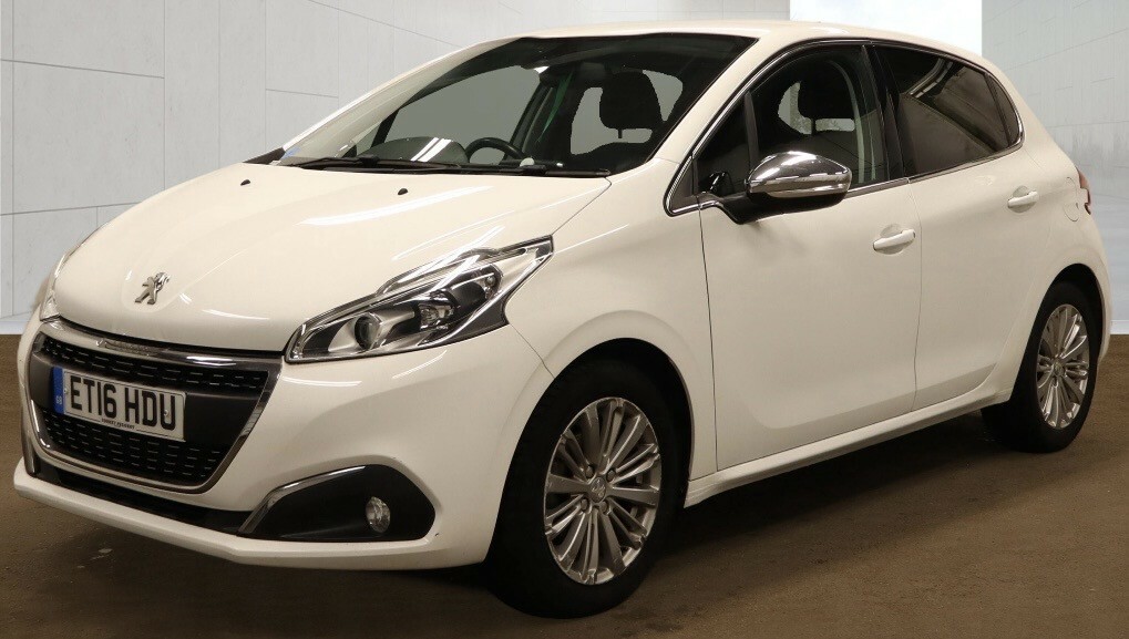 Peugeot 208 Hatchback 1.2 Puretech Allure Hatchback White #2