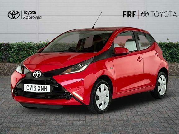 Toyota Aygo X X-play 5dr Red #3