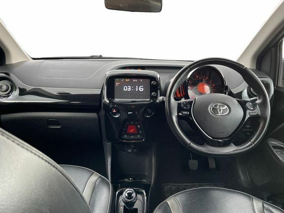 Toyota Aygo 1.0 Vvt-i X-clusiv3 X-shift Euro 6 GX67TGV Black #6