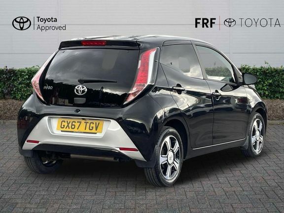 Toyota Aygo 1.0 Vvt-i X-clusiv3 X-shift Euro 6 GX67TGV Black #2