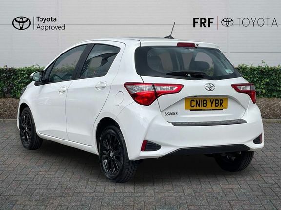 Toyota Yaris 1.5 Icon Tech CN18YBR White #4