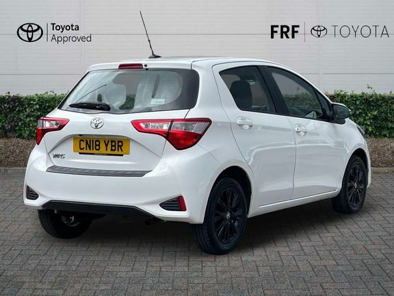 Toyota Yaris 1.5 Icon Tech CN18YBR White #2
