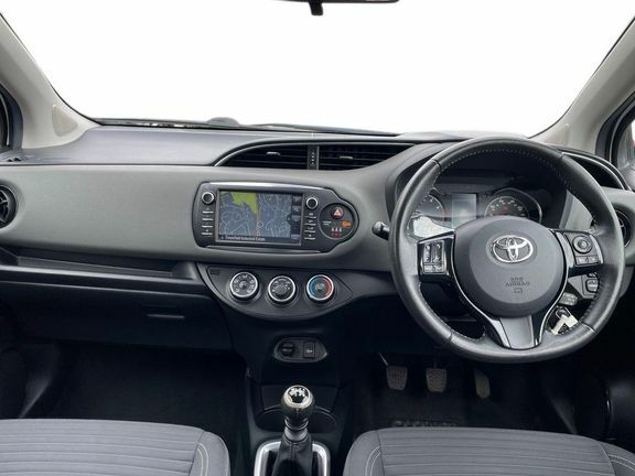 Toyota Yaris 1.5 Vvt-i Icon Tech Euro 6 CP19EFF White #6