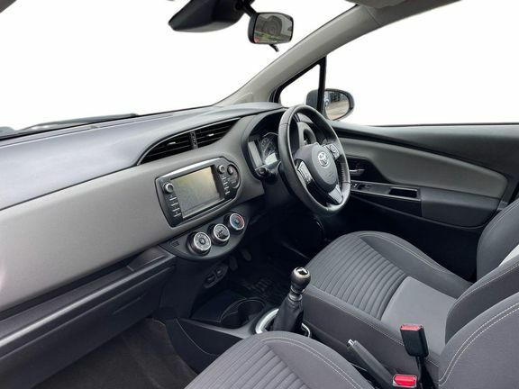 Toyota Yaris 1.5 Vvt-i Icon Tech Euro 6 CP19EFF White #5