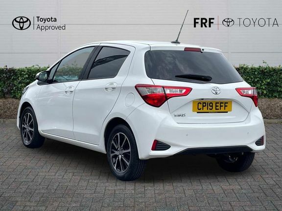 Toyota Yaris 1.5 Vvt-i Icon Tech Euro 6 CP19EFF White #4