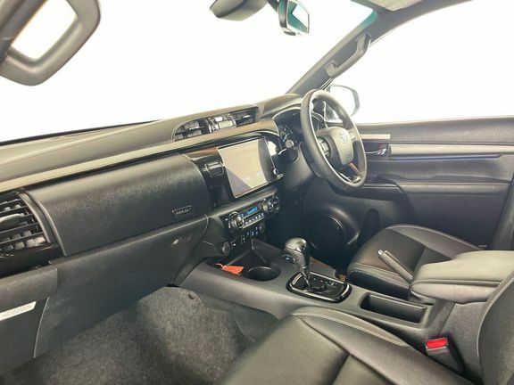 Toyota HILUX Invincible X Dc 2.8 Hybrid 48V CP75HMO Grey #5