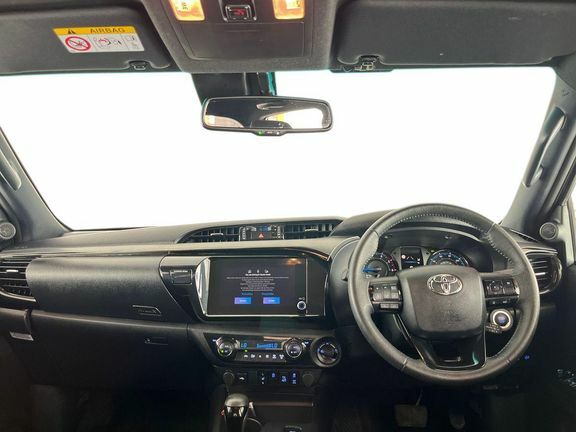 Toyota HILUX Invincible X Dc 2.8 Hybrid 48V CP75HMO Grey #6