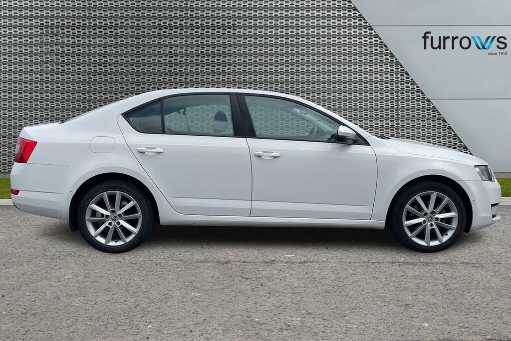 Skoda Octavia 1.4 Tsi Elegance PF15EFP White #4