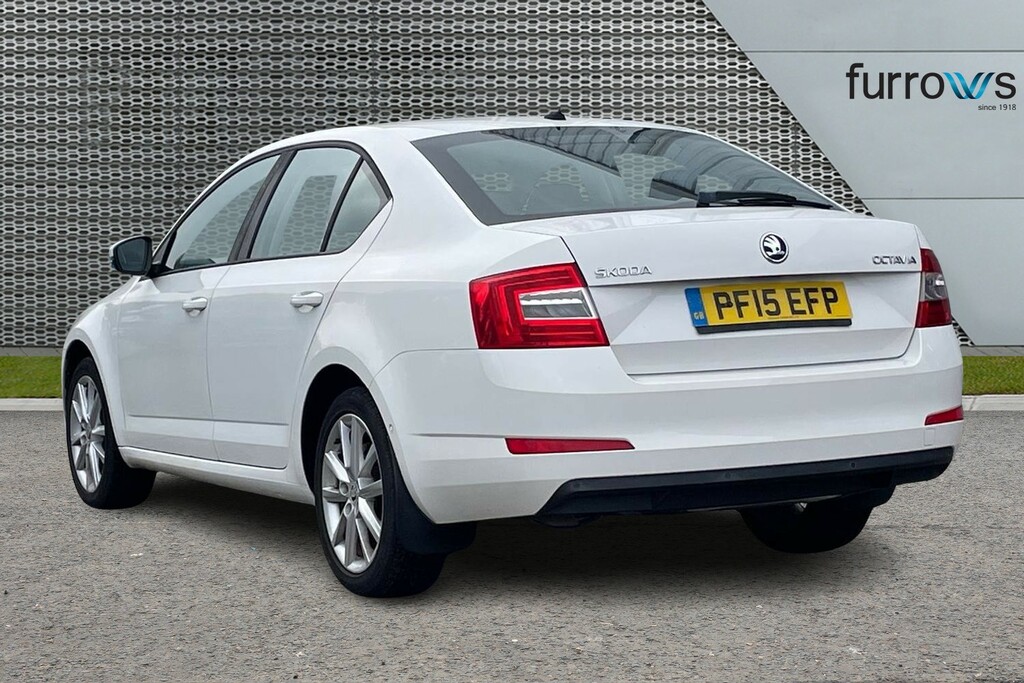 Skoda Octavia 1.4 Tsi Elegance PF15EFP White #3