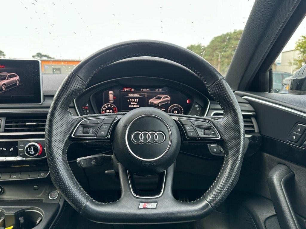 Audi A4 Avant Black Edition White #18