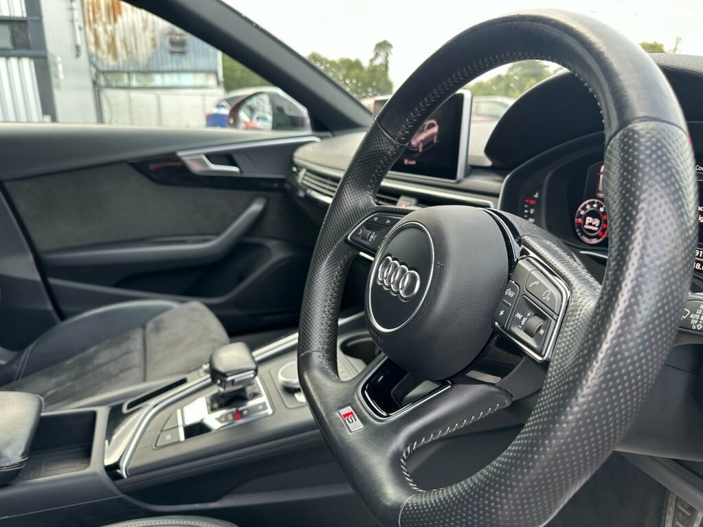 Audi A4 Avant Black Edition White #19