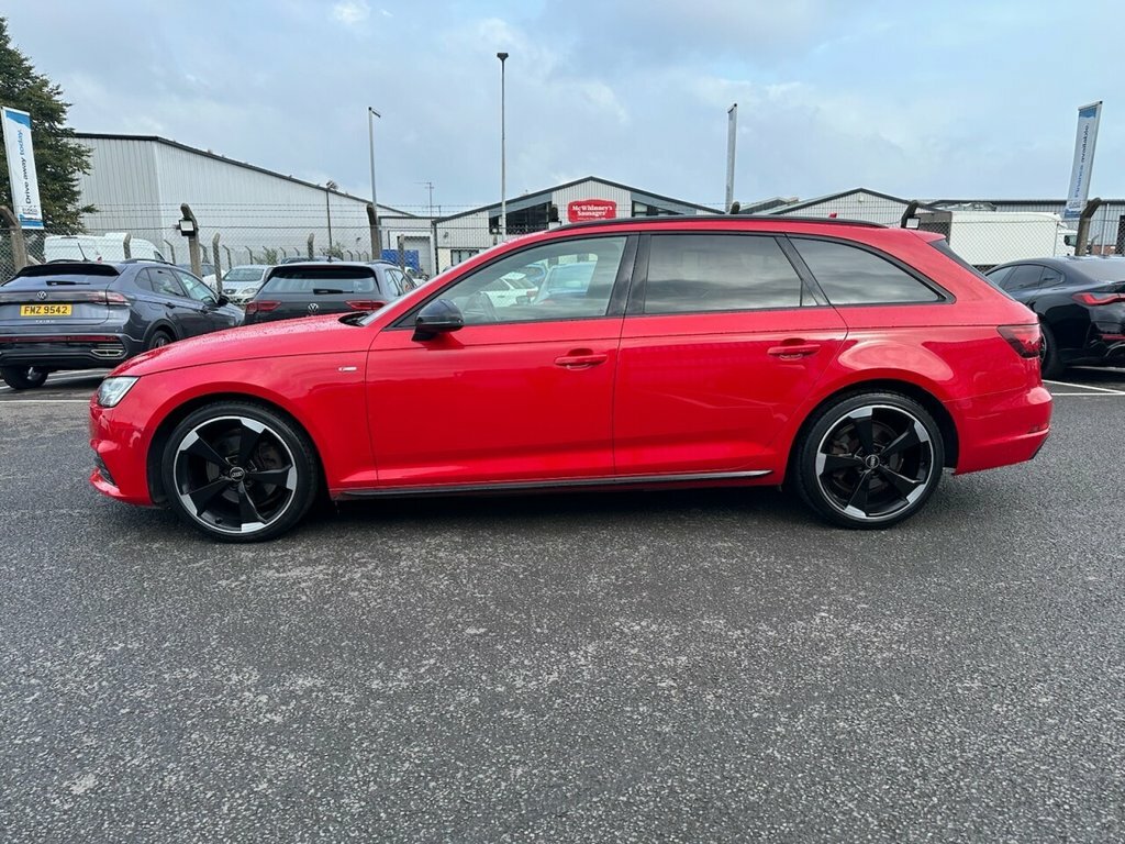 Audi A4 Avant 2L Black Edition Red #4