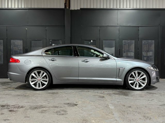 Jaguar XF V6 Portfolio Saloon Grey #3