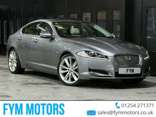 Jaguar XF V6 Portfolio Saloon Grey