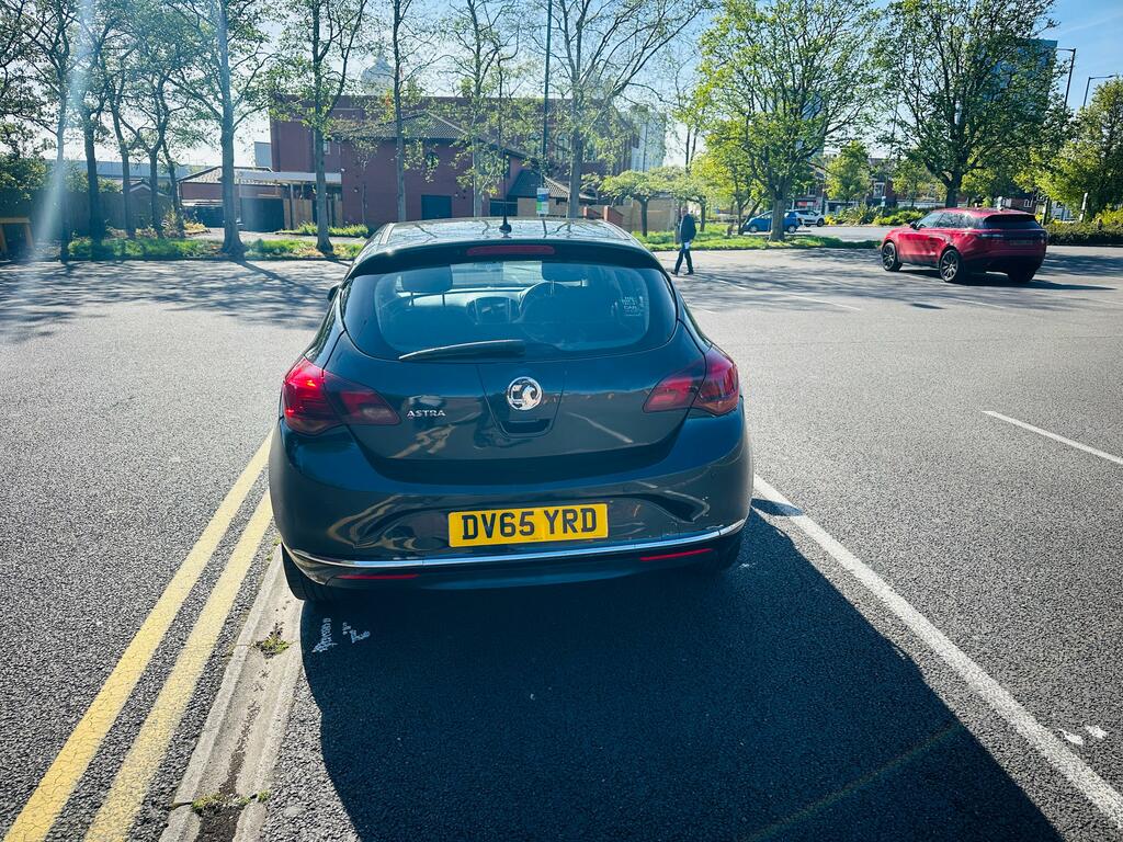 Vauxhall Astra Hatchback Excite Red #7
