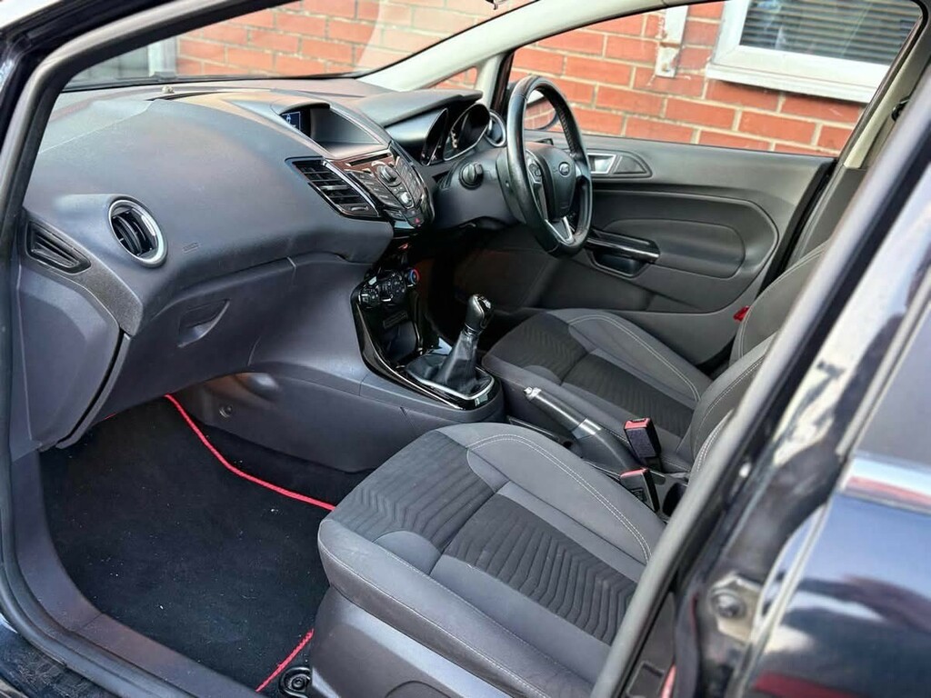 Ford Fiesta Titanium Silver #8