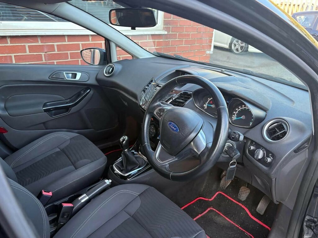 Ford Fiesta Titanium Silver #7